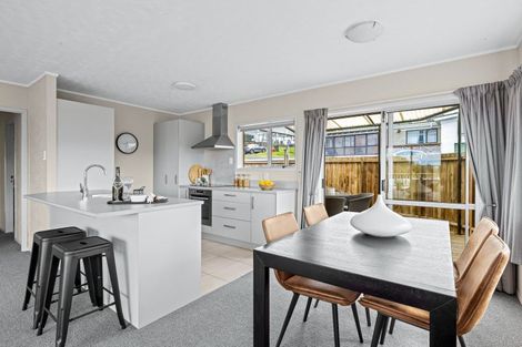 Photo of property in 12a Tower Hill, Stanmore Bay, Whangaparaoa, 0930