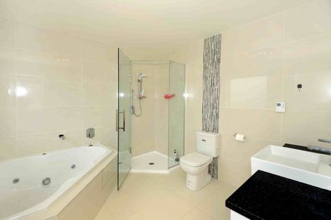 Photo of property in 39 Harrowglen Drive, Northcross, Auckland, 0632