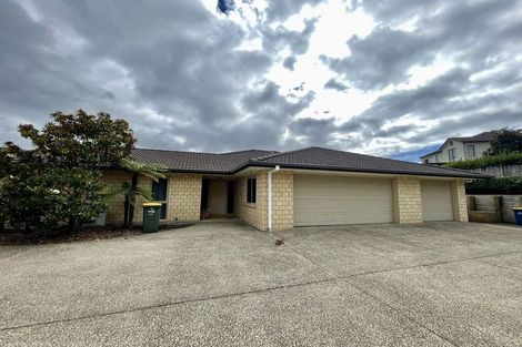 Photo of property in 11 Schopolo Place, Schnapper Rock, Auckland, 0632