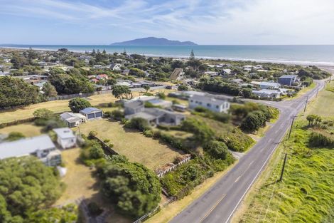 Photo of property in 337 Te Horo Beach Road, Te Horo Beach, Otaki, 5581