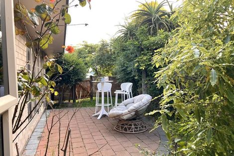 Photo of property in 10 Balmerino Grove, Waikanae, 5036