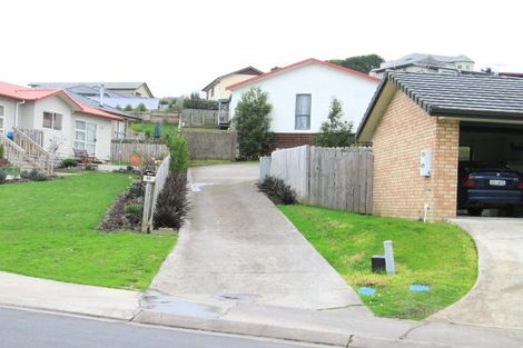 Photo of property in 32 Cabeleigh Drive, Helensville, 0800