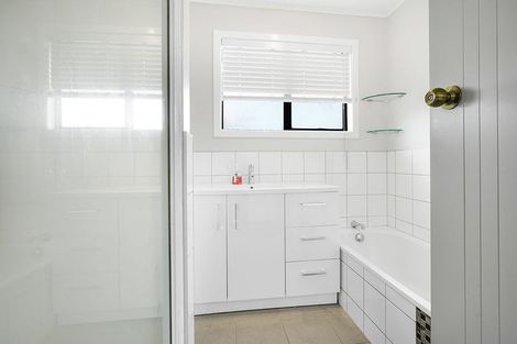 Photo of property in 54 Morrow Avenue, St Andrews, Hamilton, 3200