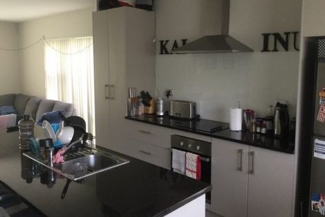 Photo of property in 75 Popokatea Drive, Takanini, 2112