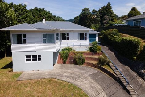 Photo of property in 25 Lyndhurst Road, Tawa, Wellington, 5028