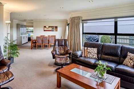 Photo of property in 32 Aspiring Terrace, Aotea, Porirua, 5024