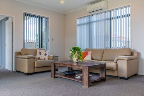 Photo of property in 2 Taikura Avenue, Red Beach, 0932