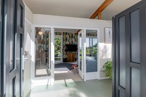 Photo of property in 8 Christina Grove, Normandale, Lower Hutt, 5010