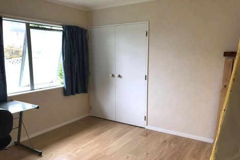 Photo of property in 1/4 Mossop Rise, Glenfield, Auckland, 0629