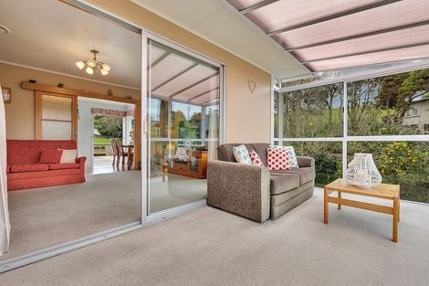 Photo of property in 21 Battle Place, Glenfield, Auckland, 0629