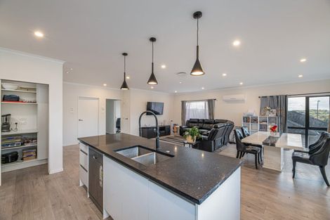 Photo of property in 24 Eric Gifford Drive, Ranui, Auckland, 0612