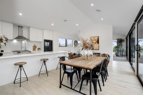 Photo of property in 7 Kinross Lane, Jacks Point, Queenstown, 9371