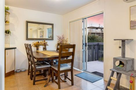 Photo of property in 8 Sari Place, Massey, Auckland, 0614