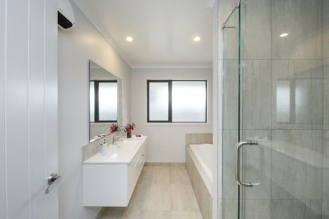 Photo of property in 5 Grand Oaks Drive, Awapuni, Palmerston North, 4412