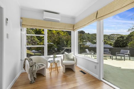 Photo of property in 18 Hampton Hill Road, Tawa, Wellington, 5028