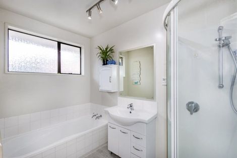 Photo of property in 5 Kruse Place, Redwood, Christchurch, 8051