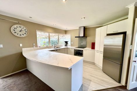 Photo of property in 12 Sheldon Place, Burswood, Auckland, 2013