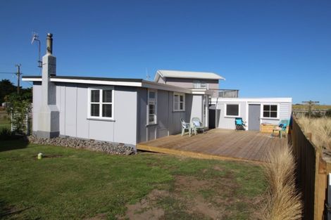 Photo of property in 1917 Parewanui Road, Parewanui, Bulls, 4894