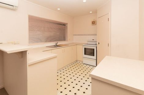 Photo of property in 1/13 Goldfinch Rise, Unsworth Heights, Auckland, 0632