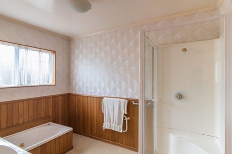 Photo of property in 3 Balmerino Grove, Waikanae, 5036