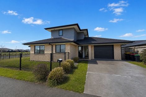 Photo of property in 1 Robalan Close, Halswell, Christchurch, 8025