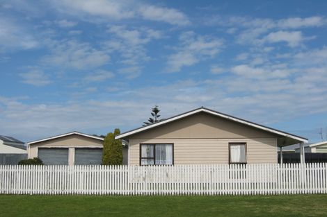 Photo of property in 30 Tongariro Street, Castlecliff, Whanganui, 4501
