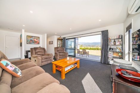 Photo of property in 100 Riverstone Drive, Riverstone Terraces, Upper Hutt, 5018