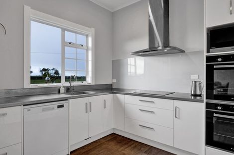 Photo of property in 22 Batten Road, Okaiawa, Hawera, 4671