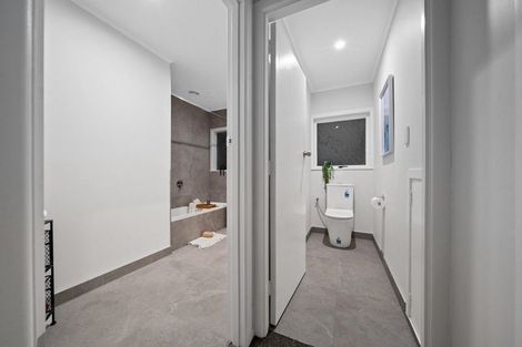 Photo of property in 6 Youngs Road, Papakura, 2110