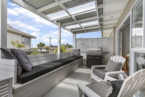 Photo of property in 1/318 Beach Road, Campbells Bay, Auckland, 0630