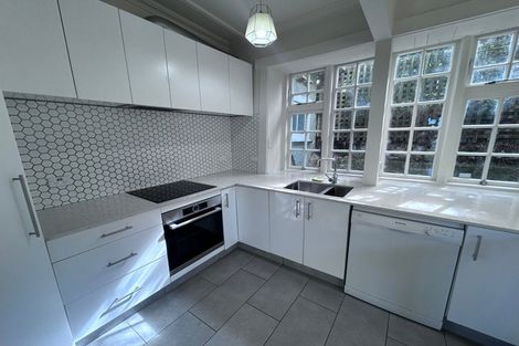 Photo of property in 145 Kelburn Parade, Kelburn, Wellington, 6012