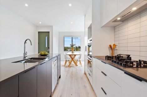 Photo of property in 15 Aquamarine Road, Rosehill, Papakura, 2113