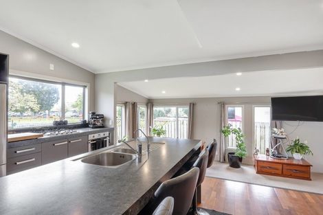 Photo of property in 541 Richmond Road, Lepperton, New Plymouth, 4373