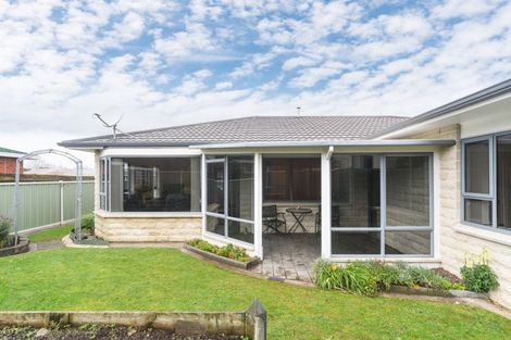 Photo of property in 28 Cedar Crescent, Feilding, 4702