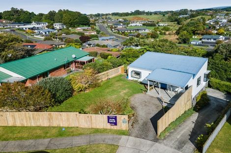 Photo of property in 17 Ballantrae Place, Highlands Park, New Plymouth, 4312