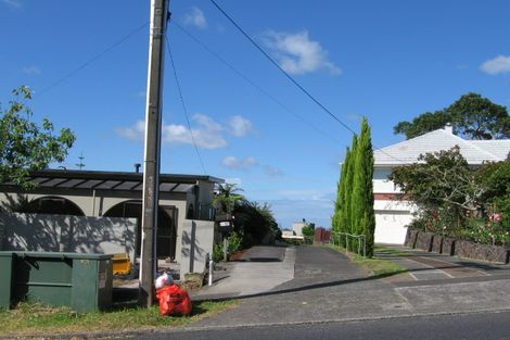 Photo of property in 65 Exmouth Road, Northcote, Auckland, 0627