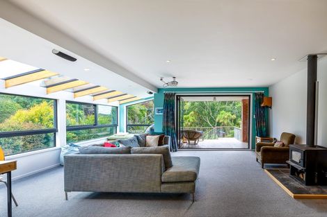 Photo of property in 9 Raroa Terrace, Waiatarua, Auckland, 0604