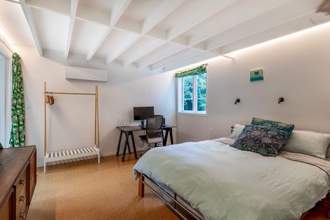 Photo of property in 9 Raroa Terrace, Waiatarua, Auckland, 0604