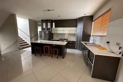Photo of property in 15 Bintulu Place, Fairview Heights, Auckland, 0632