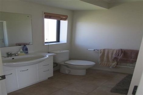 Photo of property in 13 Percy Kinsman Crescent, Riverstone Terraces, Upper Hutt, 5018