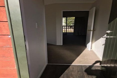 Photo of property in 5 San Bernadino Drive, Henderson, Auckland, 0612