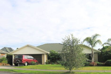 Photo of property in 19 Monivea Place, East Tamaki Heights, Auckland, 2016