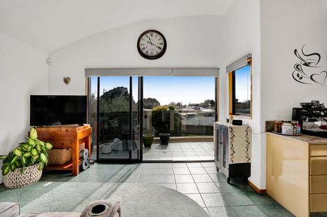 Photo of property in 3 Fairfax Terrace, Frankleigh Park, New Plymouth, 4310