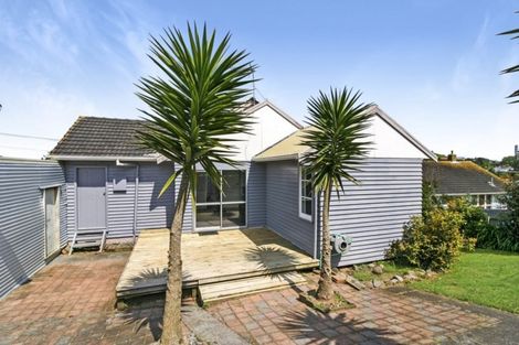 Photo of property in 90 Cook Street, Marfell, New Plymouth, 4310