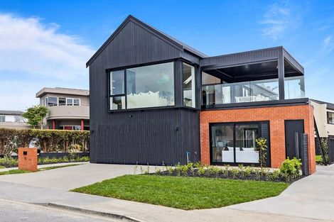 Photo of property in 10 Vaughan Crescent, Murrays Bay, Auckland, 0630