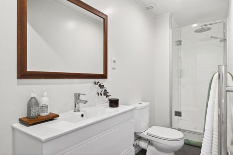 Photo of property in 2/10 Sylvan Park Avenue, Milford, Auckland, 0620