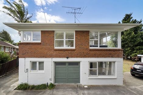 Photo of property in 1/21 Evelyn Place, Hillcrest, Auckland, 0627