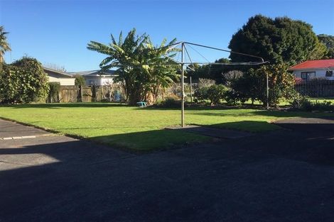 Photo of property in 196 Waimumu Road, Massey, Auckland, 0614
