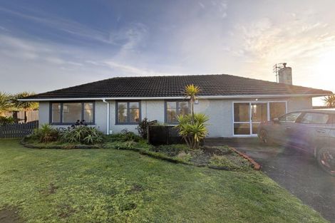 Photo of property in 8 Kuaka Place, Castlecliff, Whanganui, 4501