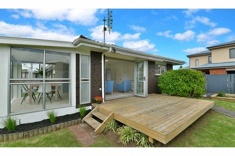 Photo of property in 2/36 Centreway Road, Orewa, 0931